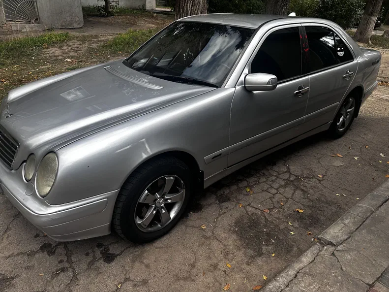 Mercedes-Benz E-Клас 2000 - 13