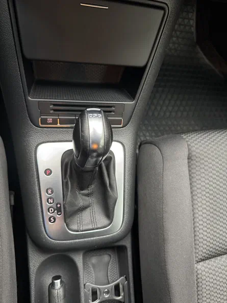 Volkswagen Golf 2010 - 9