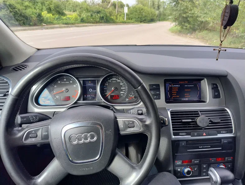 Audi Q7 2010 - 9