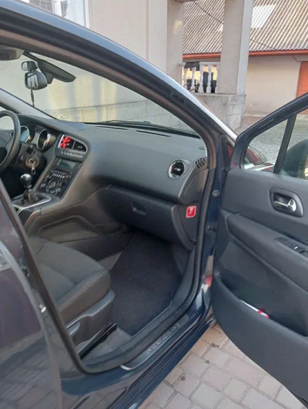 Peugeot 5008 2011 - 7