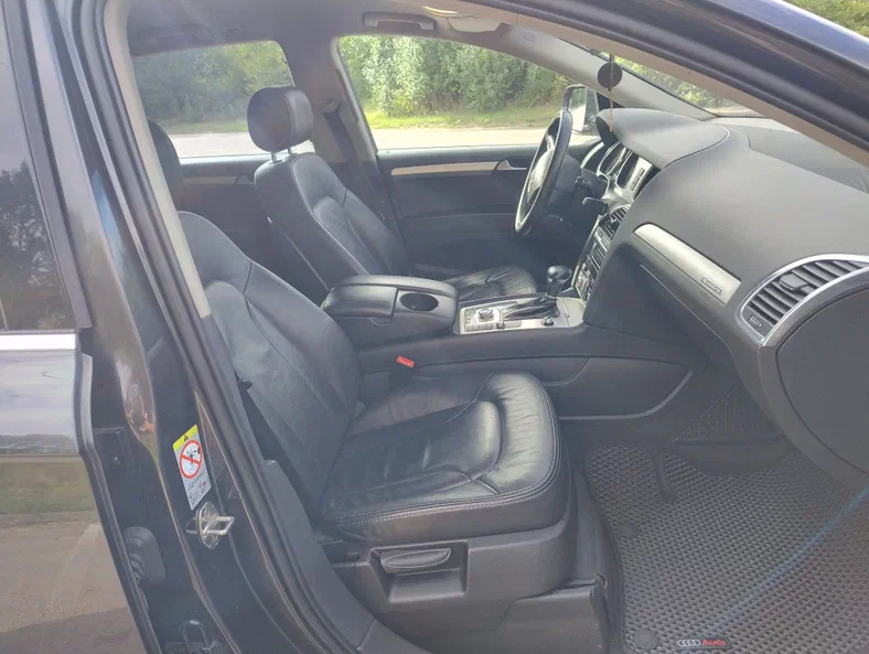 Audi Q7 2010 - 8
