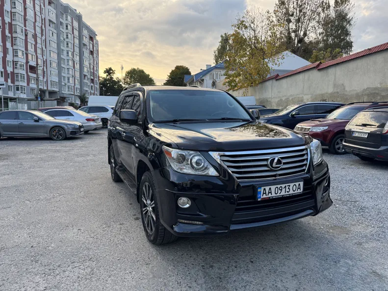 Lexus LX 2010 - 11