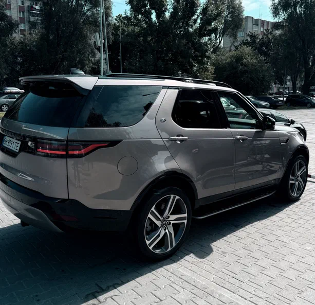 Land Rover Discovery 2021