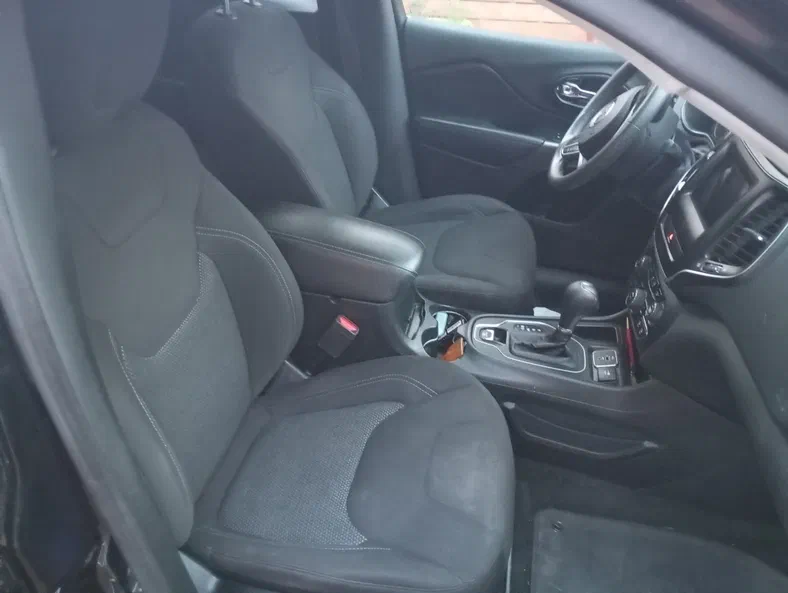 Jeep Cherokee 2018 - 16