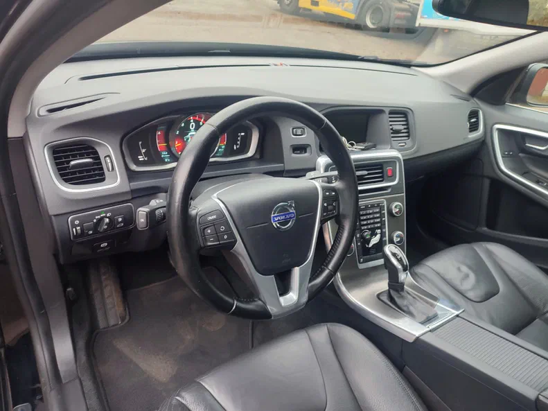 Volvo S60 2013 - 13