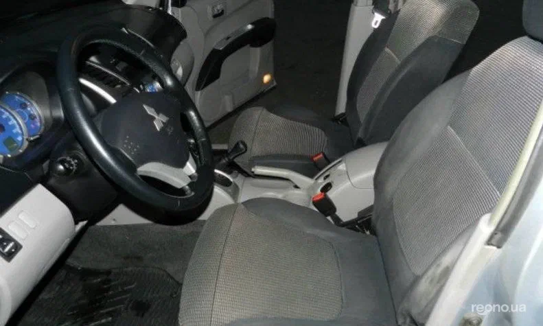 Mitsubishi L200 2009 - 10