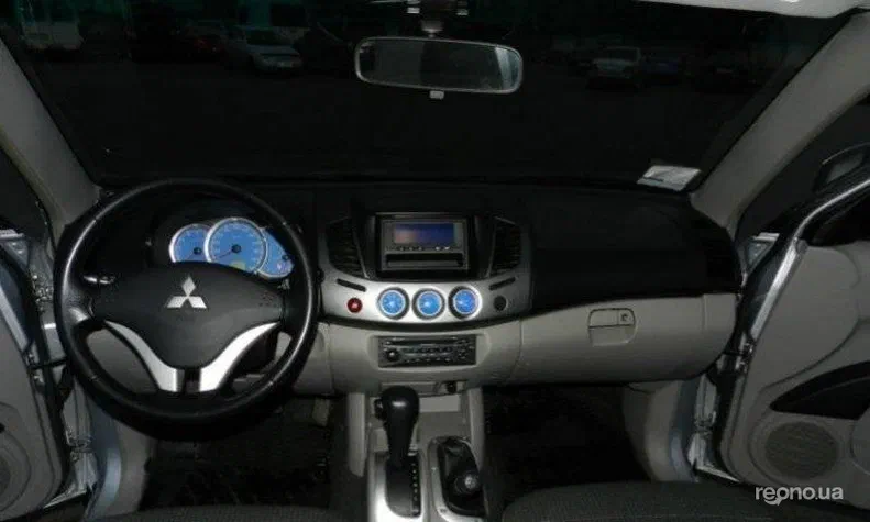 Mitsubishi L200 2009 - 12
