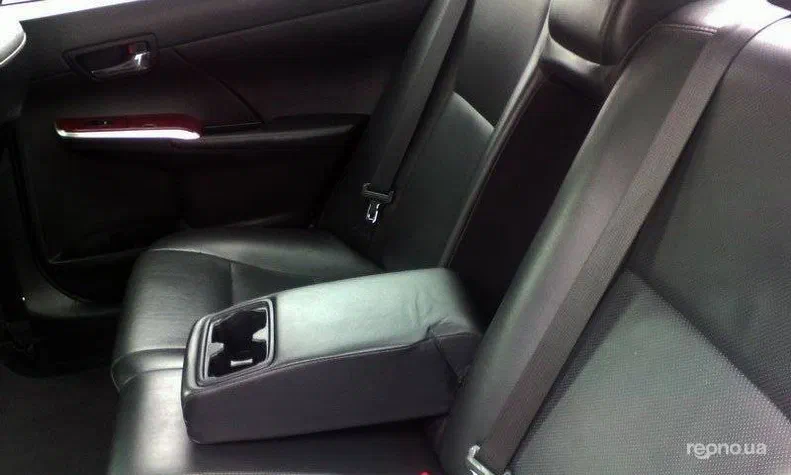 Toyota Camry 2011 - 5