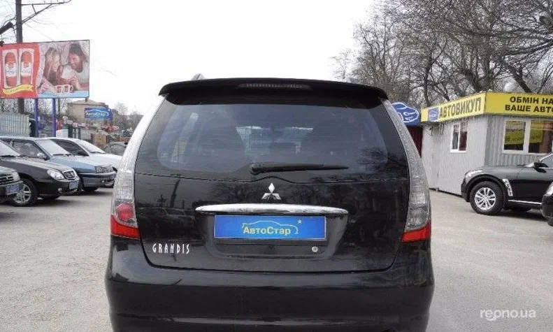 Mitsubishi Grandis 2007 - 8