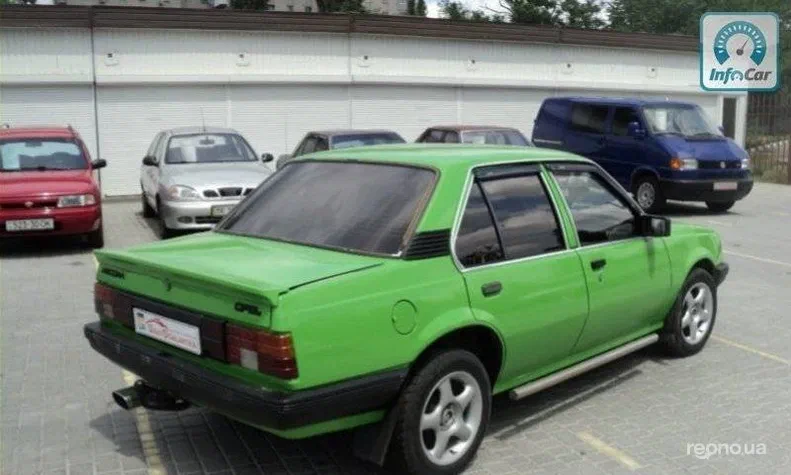 Opel Ascona 1982 - 4