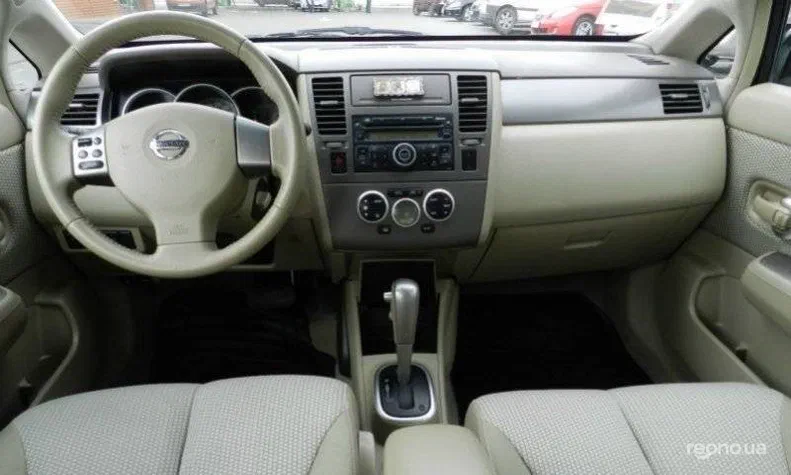 Nissan Tiida 2009 - 10