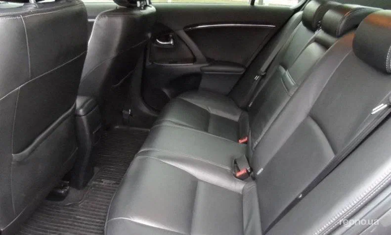 Toyota Avensis 2011 - 6