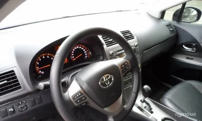 Toyota Avensis 2011 - 8