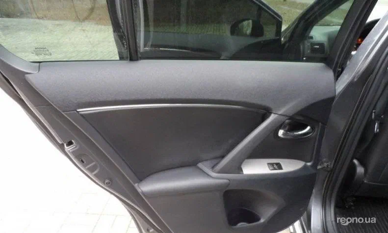 Toyota Avensis 2011 - 4