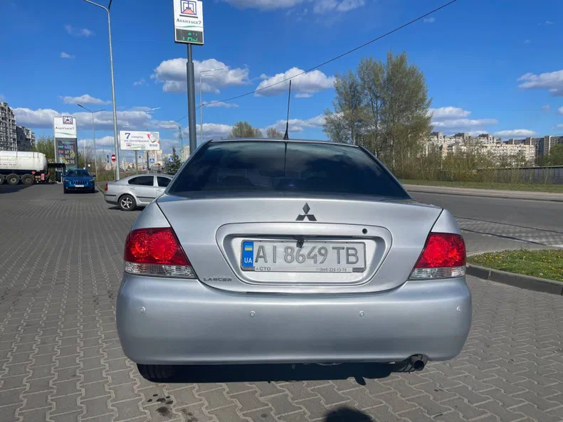 Mitsubishi Lancer 2011 - 17