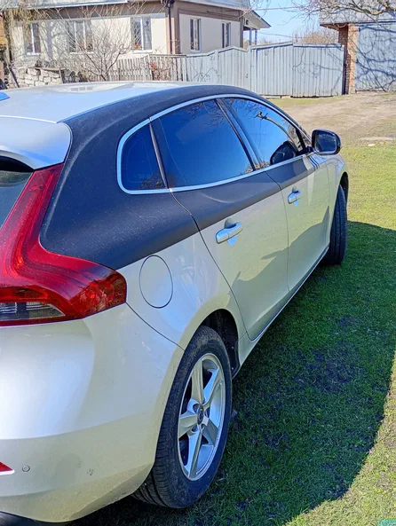 Volvo V40 2012 - 1