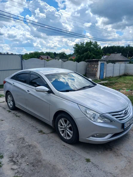 Hyundai Sonata 2010 - 1