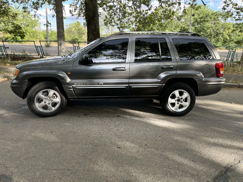 Jeep Grand Cherokee 2004 - 8
