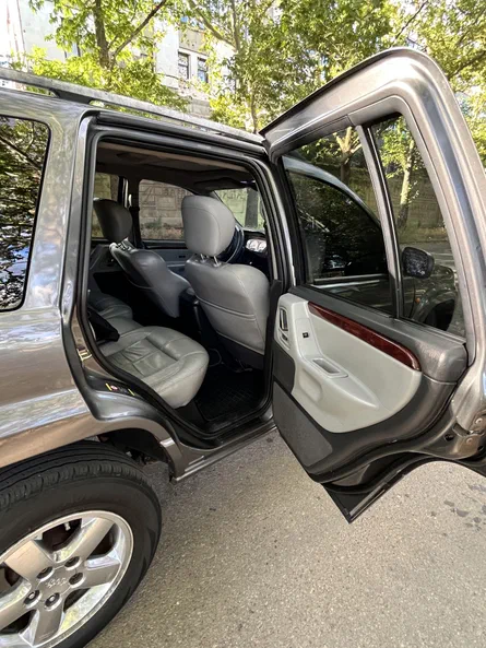 Jeep Grand Cherokee 2004 - 4