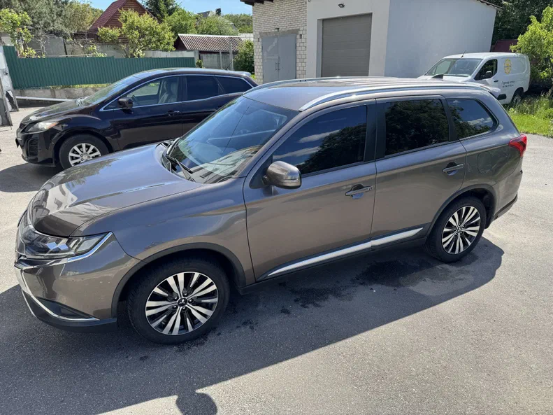 Mitsubishi Outlander 2018 - 1