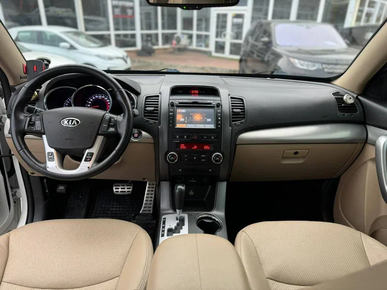 Kia Sorento 2011 - 4
