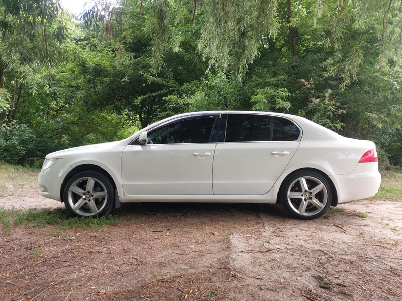 Skoda Superb 2012 - 3