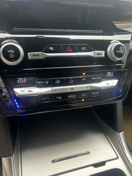 Ford Explorer 2021 - 4