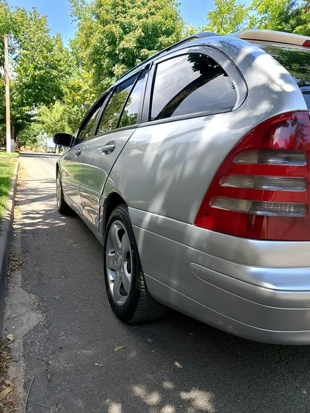 Mercedes-Benz C-Клас 2002 - 3