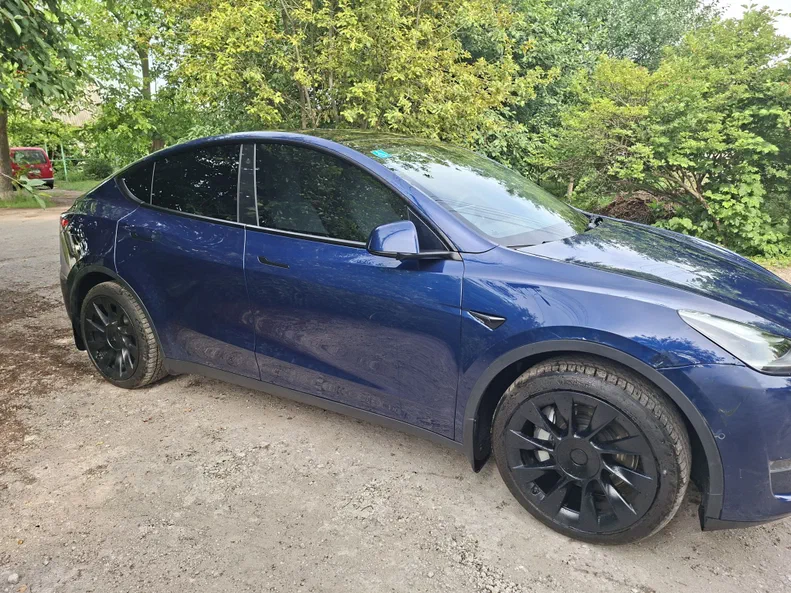 Tesla Model Y 2022 - 23