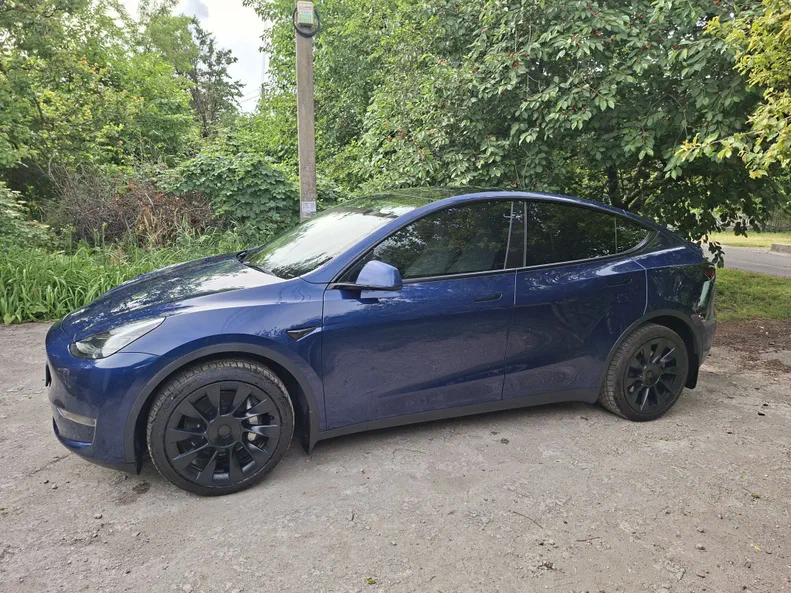 Tesla Model Y 2022 - 25