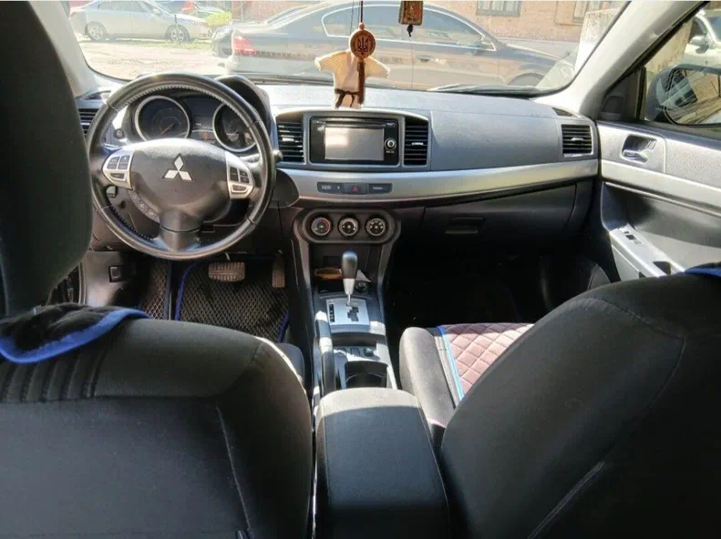 Mitsubishi Lancer 2015 - 4