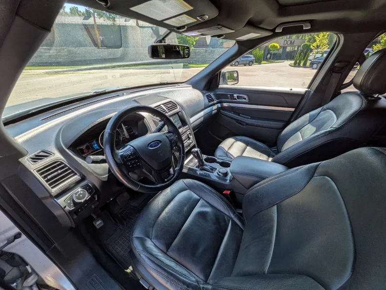 Ford Explorer 2018 - 12