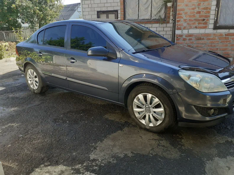 Opel Astra 2008 - 1
