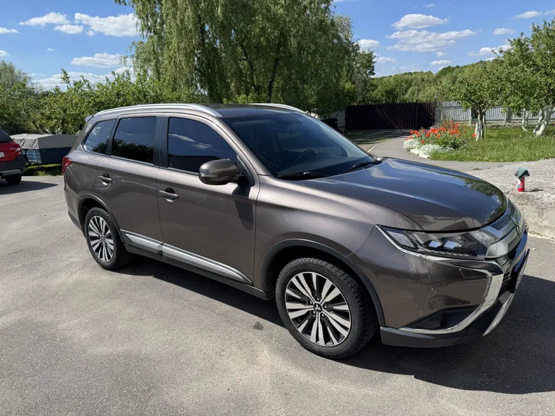 Mitsubishi Outlander 2018 - 3