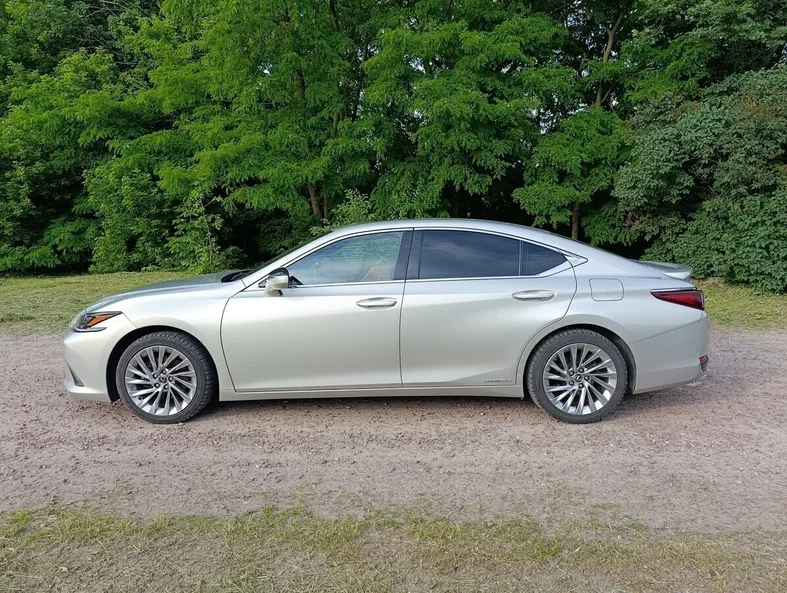 Lexus ES 2019 - 2