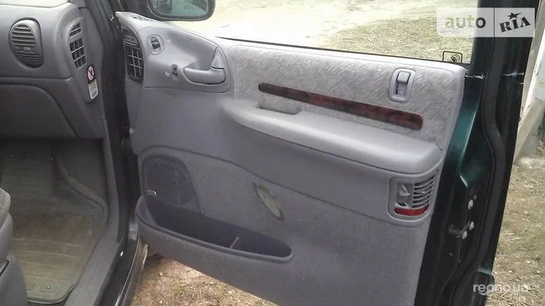 Chrysler Voyager 2000 - 8