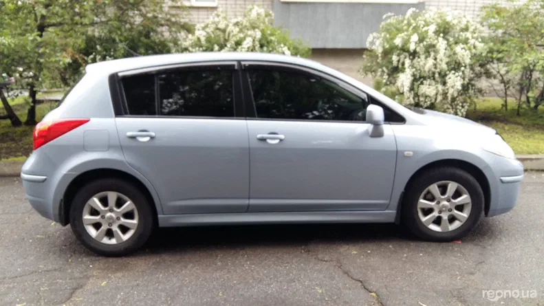 Nissan Tiida 2011