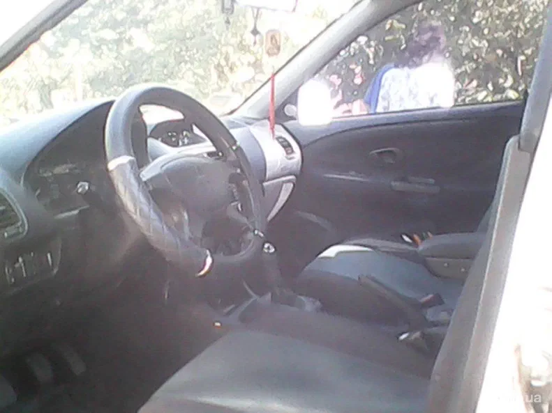 Mitsubishi Carisma 2001 - 8