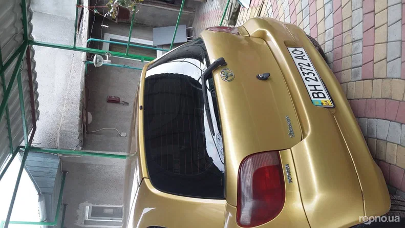 Toyota Yaris 2000