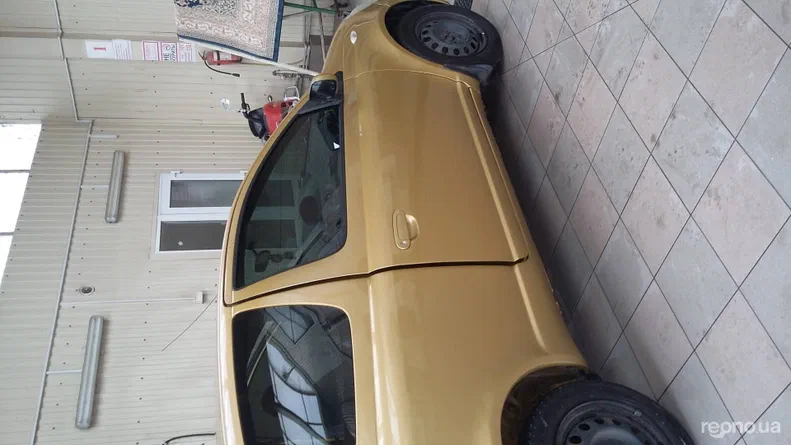 Toyota Yaris 2000 - 8