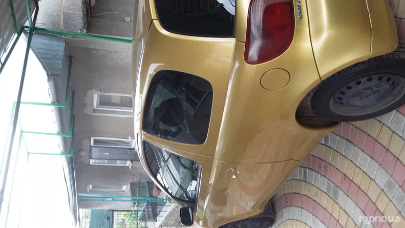 Toyota Yaris 2000 - 5