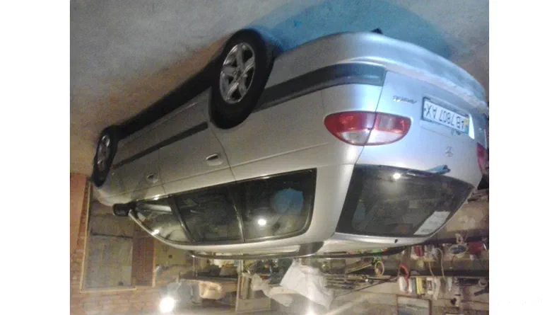 Toyota Avensis 2001 - 13