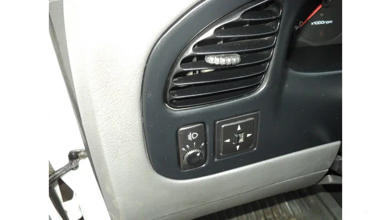 Kia Sephia 2001 - 17