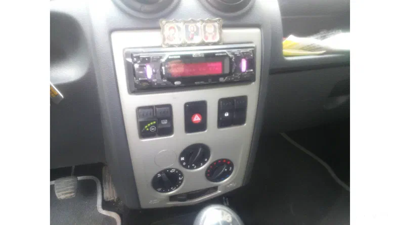 Renault Logan 2008 - 10