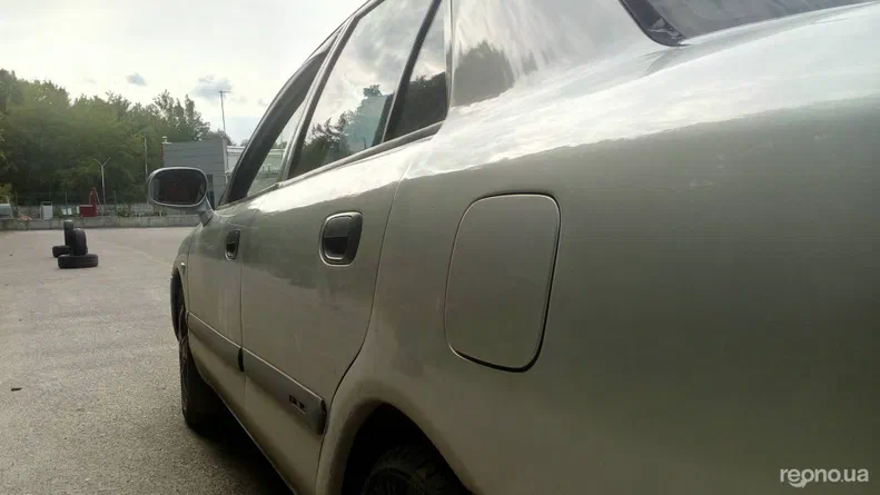 Mitsubishi Carisma 2002