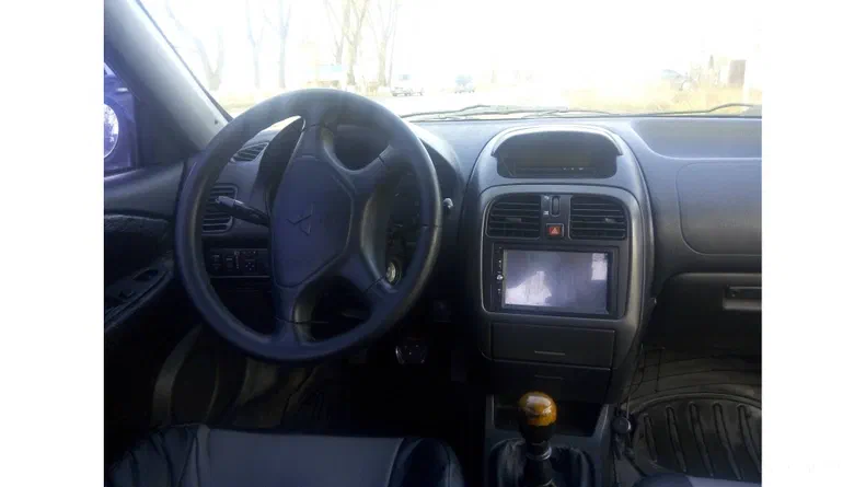 Mitsubishi Carisma 2000