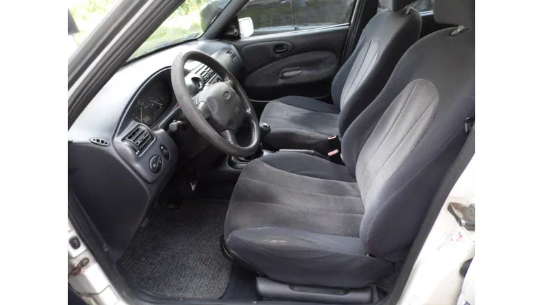 Ford Escort 2000 - 16