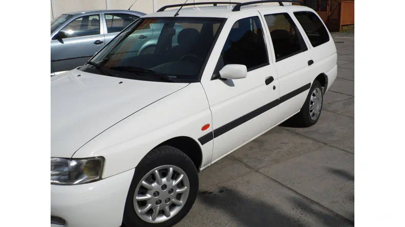 Ford Escort 2000 - 23