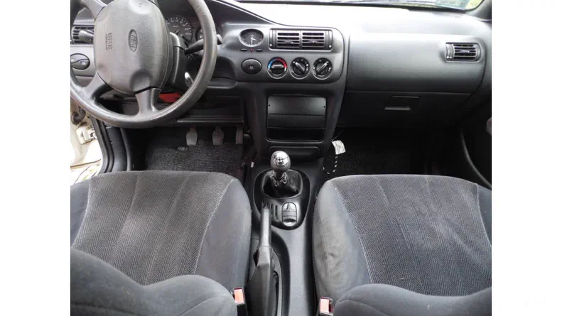 Ford Escort 2000 - 13