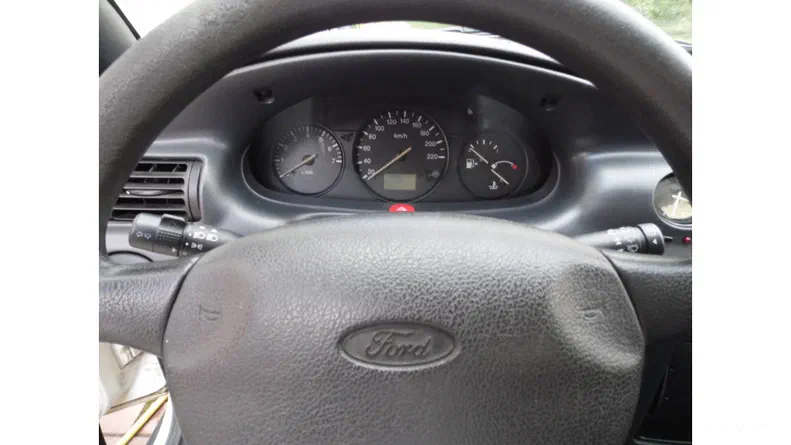 Ford Escort 2000 - 14